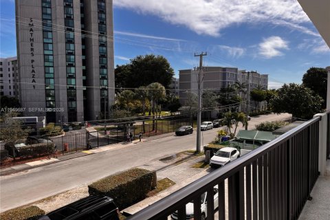 Снять в аренду квартиру в Майами, Флорида 2 спальни, 1138.24м2, № 2005390 - фото 5