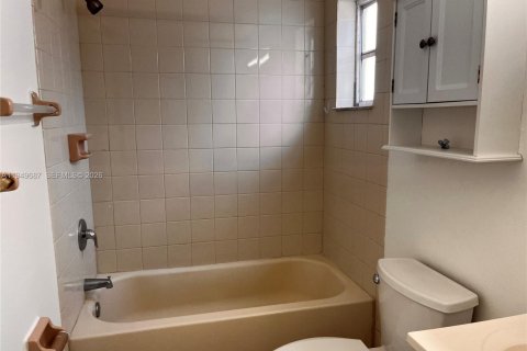 Снять в аренду квартиру в Майами, Флорида 2 спальни, 1138.24м2, № 2005390 - фото 15