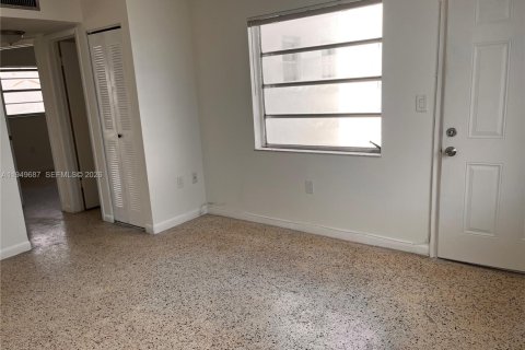 Снять в аренду квартиру в Майами, Флорида 2 спальни, 1138.24м2, № 2005390 - фото 10