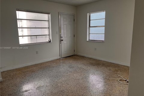 Снять в аренду квартиру в Майами, Флорида 2 спальни, 1138.24м2, № 2005390 - фото 7