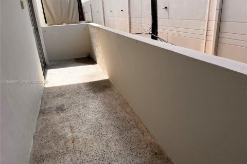 Снять в аренду квартиру в Майами, Флорида 2 спальни, 1138.24м2, № 2005390 - фото 22