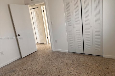 Снять в аренду квартиру в Майами, Флорида 2 спальни, 1138.24м2, № 2005390 - фото 18