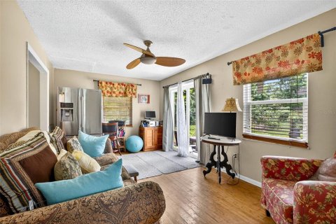 House in Seffner, Florida 4 bedrooms, 177.72 sq.m. № 1846647 - photo 19