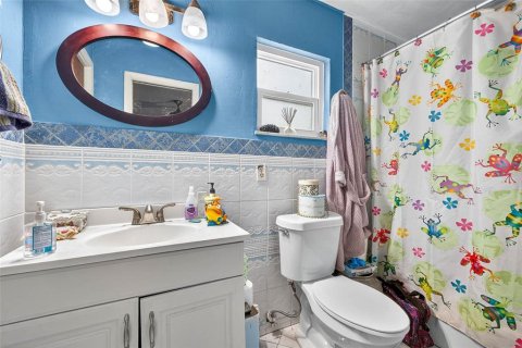 House in Seffner, Florida 4 bedrooms, 177.72 sq.m. № 1846647 - photo 26