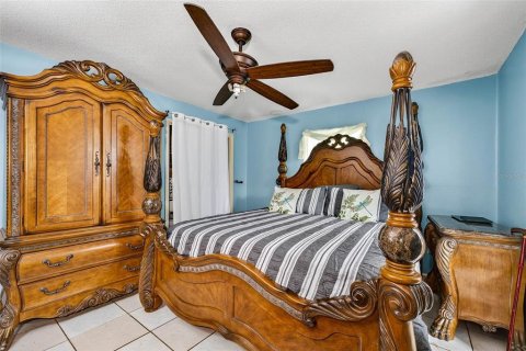 House in Seffner, Florida 4 bedrooms, 177.72 sq.m. № 1846647 - photo 24