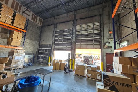 Commercial property in Doral, Florida № 2246399 - photo 7