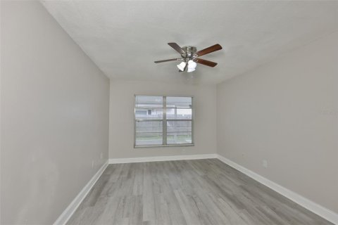 Townhouse in Brandon, Florida 3 bedrooms, 102.19 sq.m. № 2204507 - photo 14