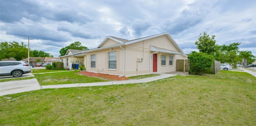 Townhouse in Brandon, Florida 3 bedrooms, 102.19 sq.m. № 2204507