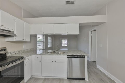 Townhouse in Brandon, Florida 3 bedrooms, 102.19 sq.m. № 2204507 - photo 10
