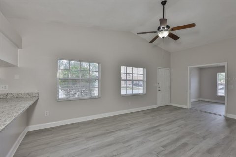 Townhouse in Brandon, Florida 3 bedrooms, 102.19 sq.m. № 2204507 - photo 7