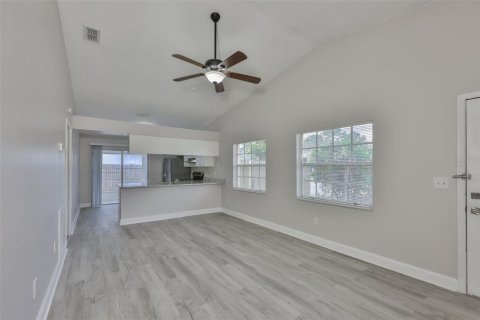 Townhouse in Brandon, Florida 3 bedrooms, 102.19 sq.m. № 2204507 - photo 4