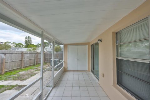 Townhouse in Brandon, Florida 3 bedrooms, 102.19 sq.m. № 2204507 - photo 26