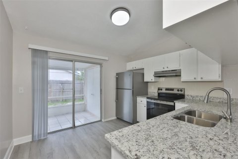 Townhouse in Brandon, Florida 3 bedrooms, 102.19 sq.m. № 2204507 - photo 8