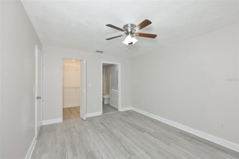 Townhouse in Brandon, Florida 3 bedrooms, 102.19 sq.m. № 2204507 - photo 15