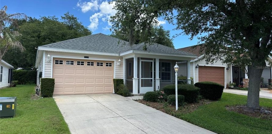 House in Leesburg, Florida 2 bedrooms, 128.76 sq.m. № 2111495