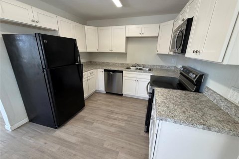 Villa ou maison à louer à Winter Haven, Floride: 3 chambres, 115.38 m2 № 2148061 - photo 6