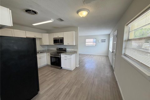 Villa ou maison à louer à Winter Haven, Floride: 3 chambres, 115.38 m2 № 2148061 - photo 3