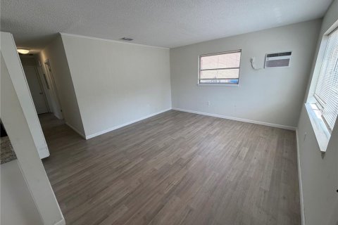 Villa ou maison à louer à Winter Haven, Floride: 3 chambres, 115.38 m2 № 2148061 - photo 10