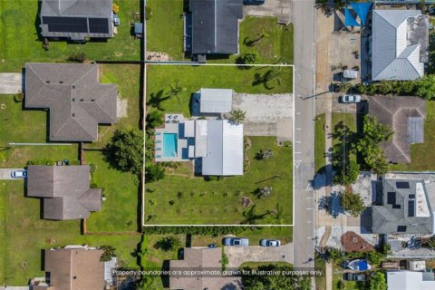 Villa ou maison à vendre à Sarasota, Floride: 2 chambres, 104.05 m2 № 2350395 - photo 28