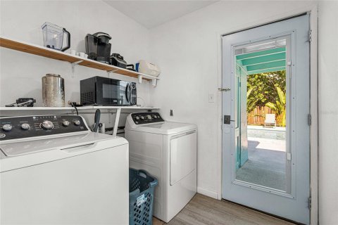 Villa ou maison à vendre à Sarasota, Floride: 2 chambres, 104.05 m2 № 2350395 - photo 23
