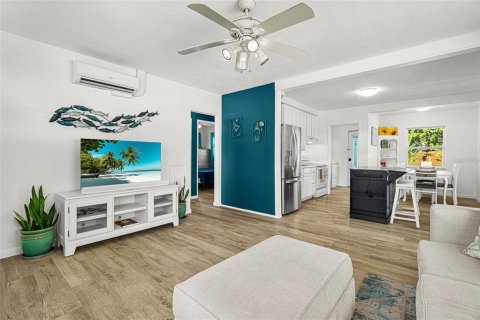 Villa ou maison à vendre à Sarasota, Floride: 2 chambres, 104.05 m2 № 2350395 - photo 7