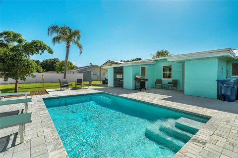 Villa ou maison à vendre à Sarasota, Floride: 2 chambres, 104.05 m2 № 2350395 - photo 3