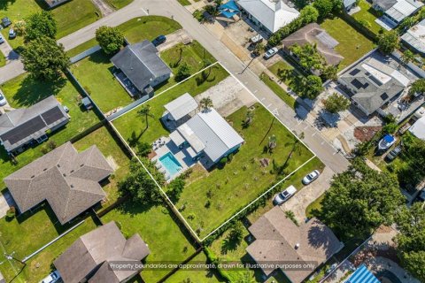 Villa ou maison à vendre à Sarasota, Floride: 2 chambres, 104.05 m2 № 2350395 - photo 27