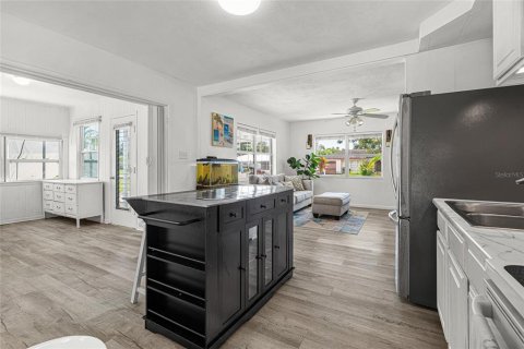 Villa ou maison à vendre à Sarasota, Floride: 2 chambres, 104.05 m2 № 2350395 - photo 6