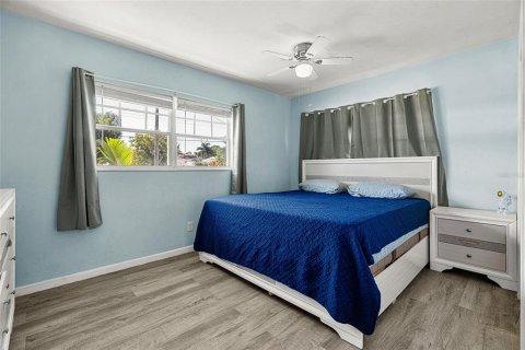 Villa ou maison à vendre à Sarasota, Floride: 2 chambres, 104.05 m2 № 2350395 - photo 12