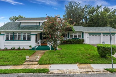 House in Lakeland, Florida 3 bedrooms, 227.52 sq.m. № 2393700