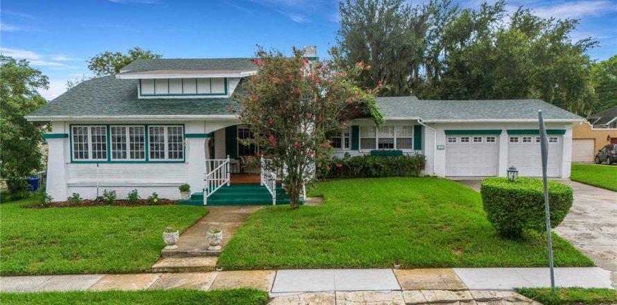 House in Lakeland, Florida 3 bedrooms, 227.52 sq.m. № 2393700