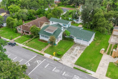 House in Lakeland, Florida 3 bedrooms, 227.52 sq.m. № 2393700 - photo 2