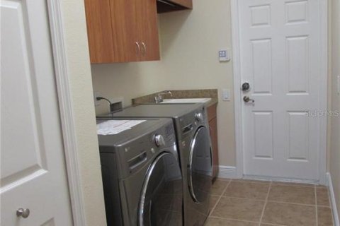 House in Sarasota, Florida 3 bedrooms, 228.45 sq.m. № 1784936 - photo 27
