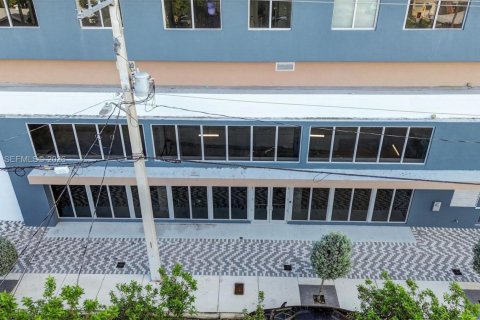 Propiedad comercial en venta en Miami, Florida № 2031034 - foto 16