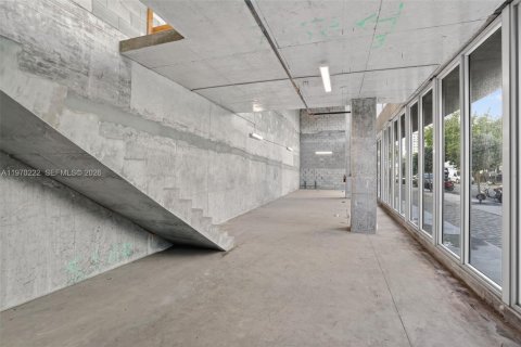 Propiedad comercial en venta en Miami, Florida № 2031034 - foto 4