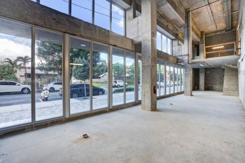 Propiedad comercial en venta en Miami, Florida № 2031034 - foto 8