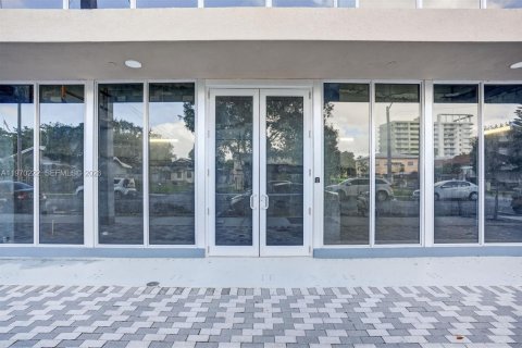 Propiedad comercial en venta en Miami, Florida № 2031034 - foto 6