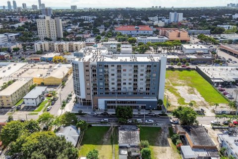 Propiedad comercial en venta en Miami, Florida № 2031034 - foto 5