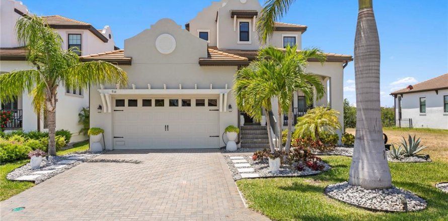 House in Ruskin, Florida 3 bedrooms, 238.85 sq.m. № 1670011