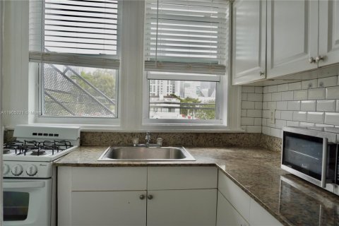 Apartment in Miami, Florida 1 bedroom № 1958691 - photo 13