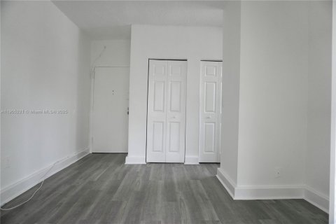 Apartment in Miami, Florida 1 bedroom № 1958691 - photo 2