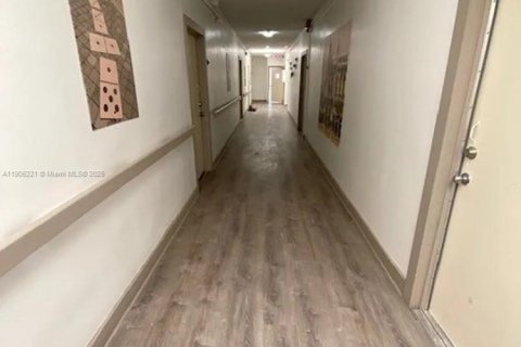 Apartment in Miami, Florida 1 bedroom № 1958691 - photo 25