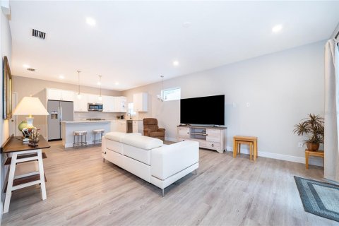 Casa en venta en New Smyrna Beach, Florida, 2 dormitorios, 118.36 m2 № 2385662 - foto 6
