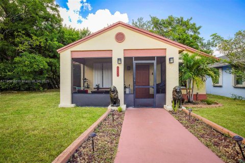 House in Miami, Florida 3 bedrooms, 104.52 sq.m. № 1890748 - photo 1