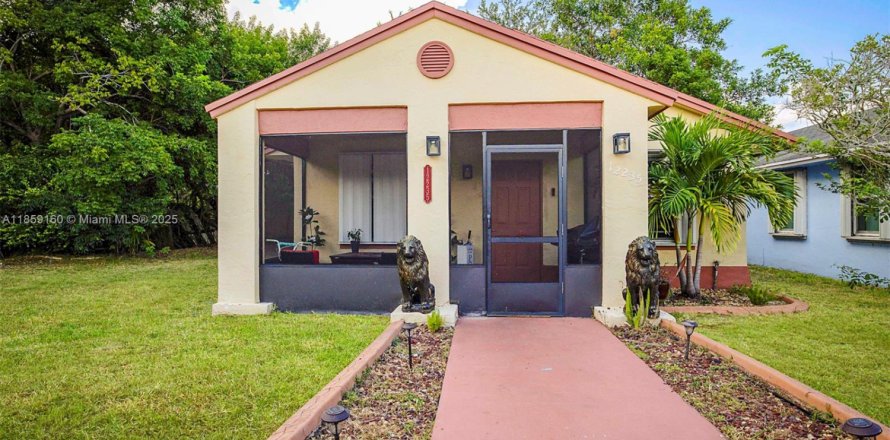 House in Miami, Florida 3 bedrooms, 104.52 sq.m. № 1890748