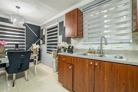 House in Miami, Florida 3 bedrooms, 104.52 sq.m. № 1890748 - photo 11