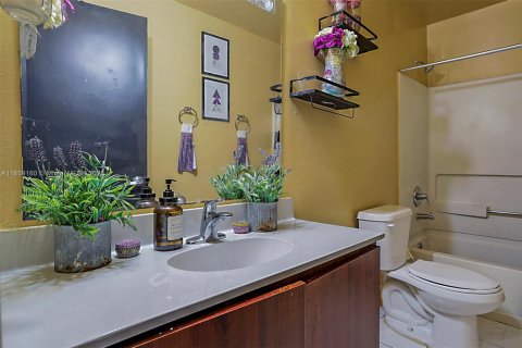 House in Miami, Florida 3 bedrooms, 104.52 sq.m. № 1890748 - photo 13