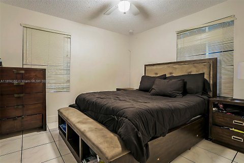 House in Miami, Florida 3 bedrooms, 104.52 sq.m. № 1890748 - photo 12
