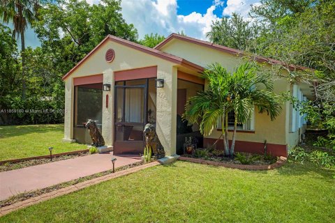 House in Miami, Florida 3 bedrooms, 104.52 sq.m. № 1890748 - photo 2