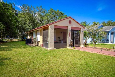 House in Miami, Florida 3 bedrooms, 104.52 sq.m. № 1890748 - photo 19